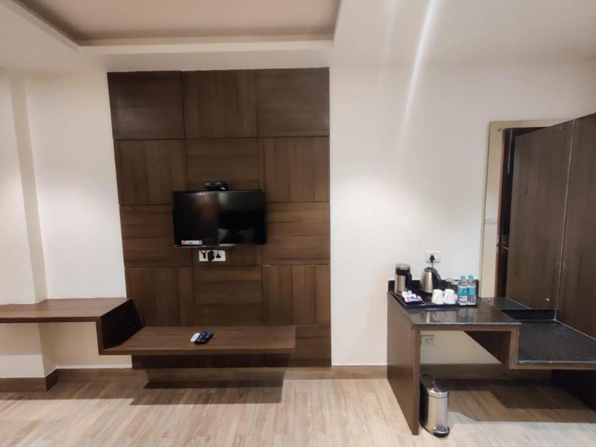 Hotel D Silverleaf Lucknow Zewnętrze zdjęcie