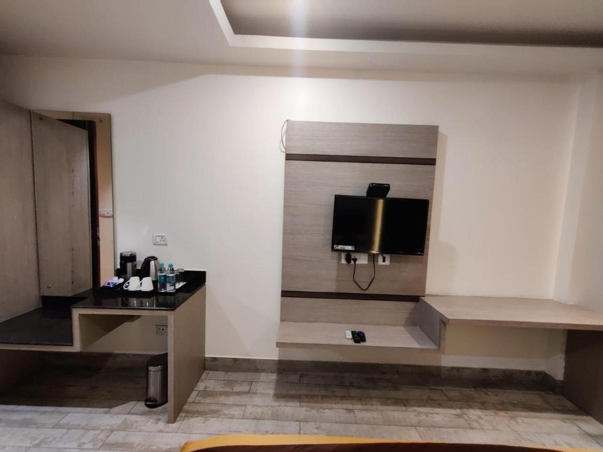 Hotel D Silverleaf Lucknow Zewnętrze zdjęcie