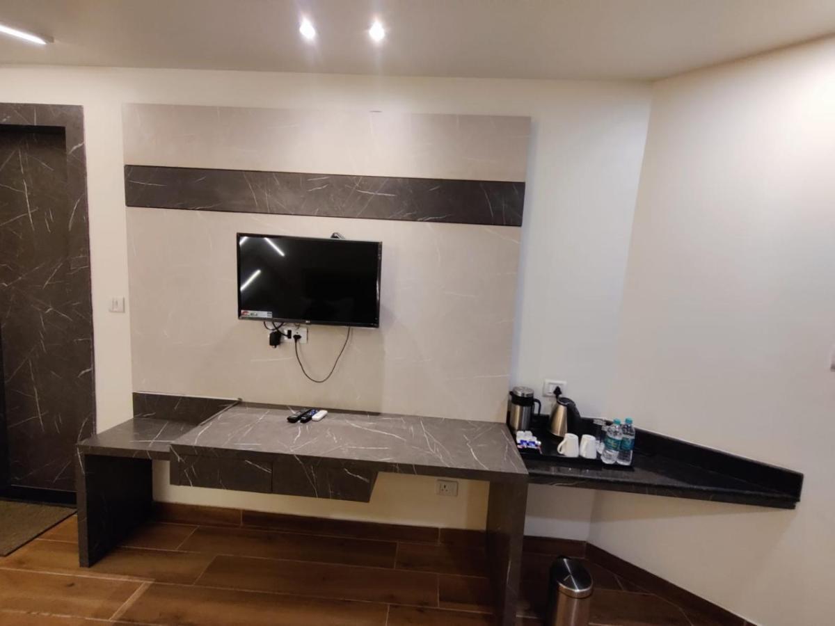 Hotel D Silverleaf Lucknow Zewnętrze zdjęcie