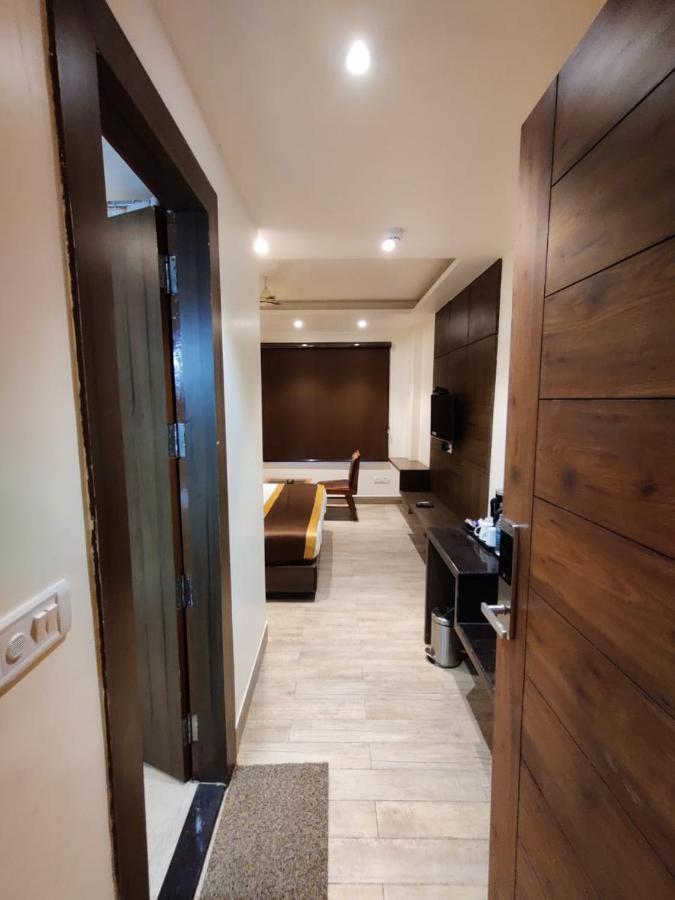Hotel D Silverleaf Lucknow Zewnętrze zdjęcie