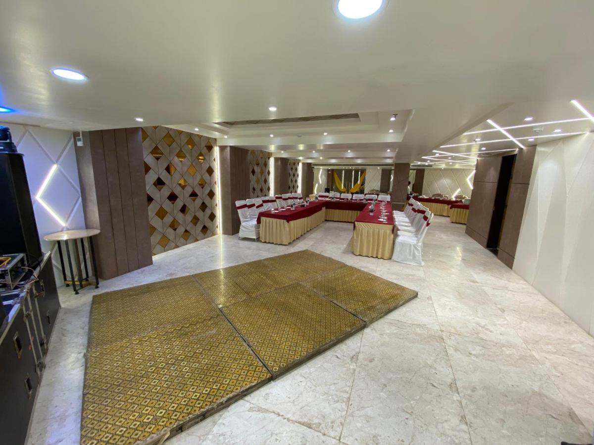 Hotel D Silverleaf Lucknow Zewnętrze zdjęcie