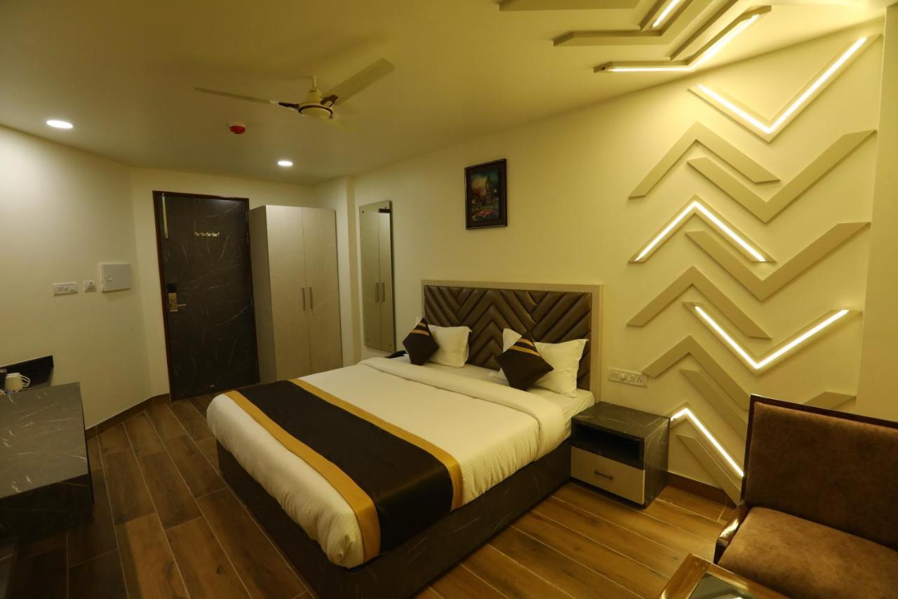 Hotel D Silverleaf Lucknow Zewnętrze zdjęcie