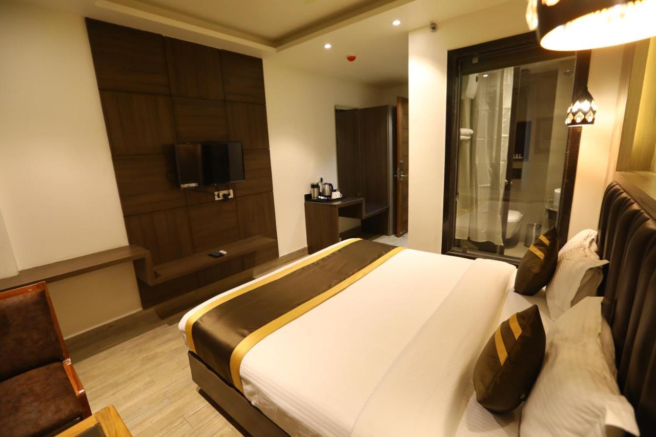 Hotel D Silverleaf Lucknow Zewnętrze zdjęcie