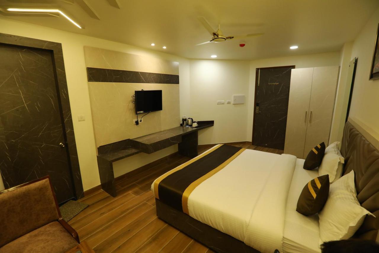 Hotel D Silverleaf Lucknow Zewnętrze zdjęcie